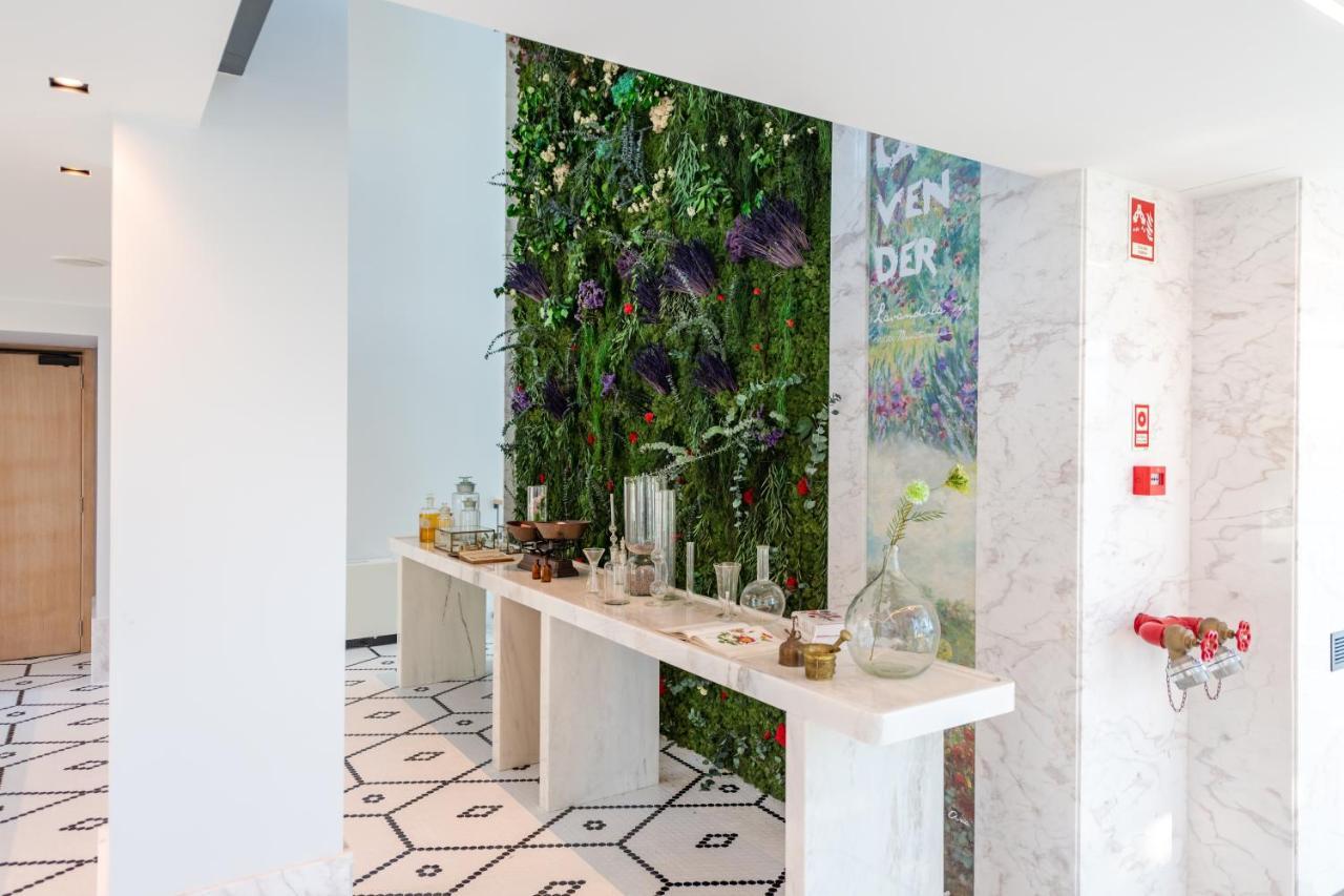 Pestana Douro Riverside - Preferred Hotels & Resorts, Lifestyle Valbom  Exteriör bild A green wall in a hotel